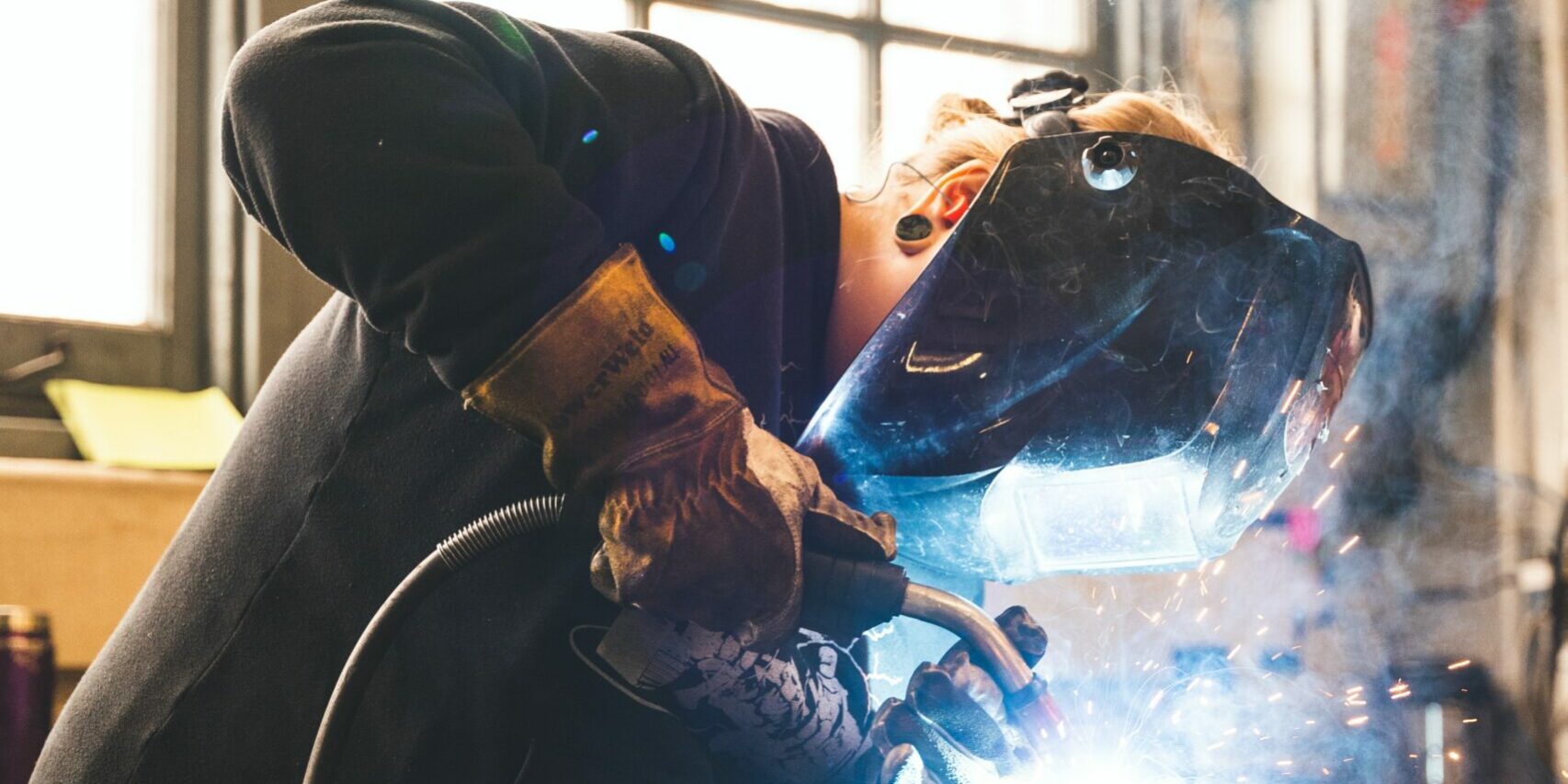 Schutzgaßschweißer in der Werkststt